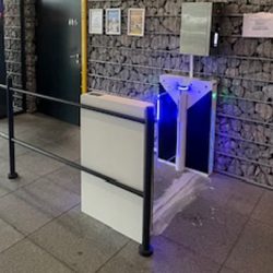 Nowoczesne Bramki Sanitarne Cp 306 Wygodna Kontrola Dostepu Toalet